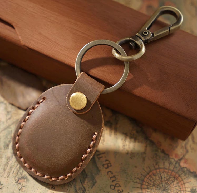  Q1T5 Leather AirTag Holder