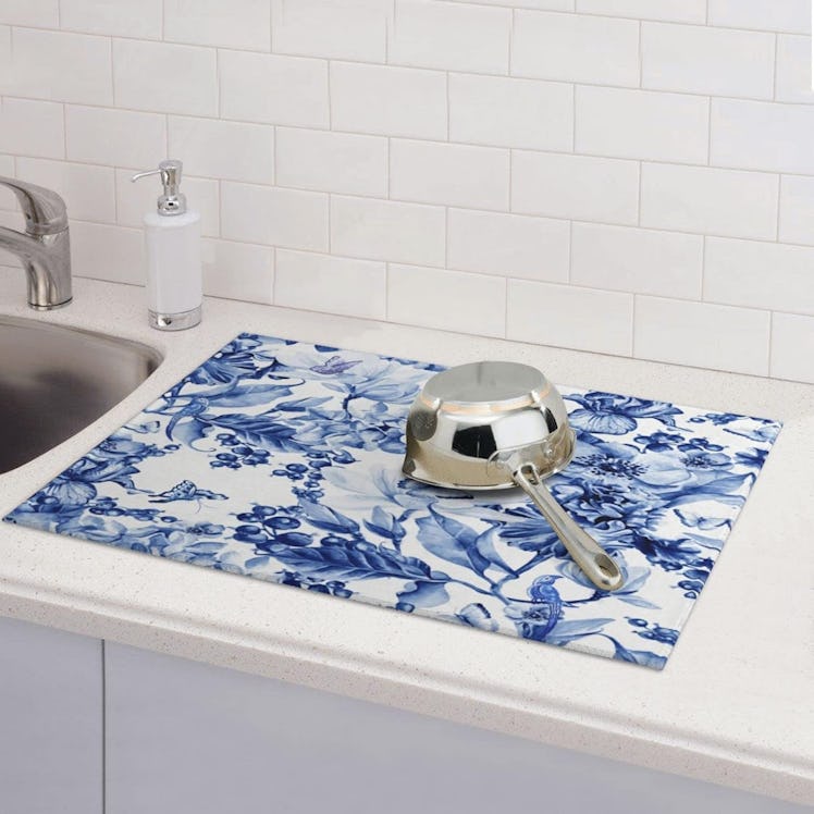 GOCGRV Chinoiserie Blue & White Floral Butterfly Dish Drying Mat