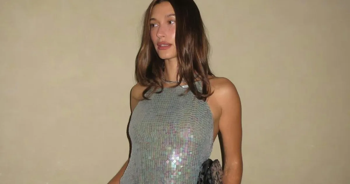 Hailey Bieber trägt Britney Spears' Vintage-Top „Going Out“ zum 29 ...
