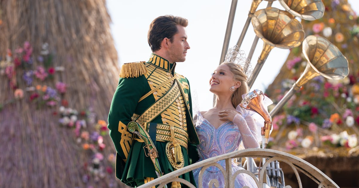 Ariana Grande & Jonathan Bailey's Kiss Was Cut From 'Wicked: For Good'