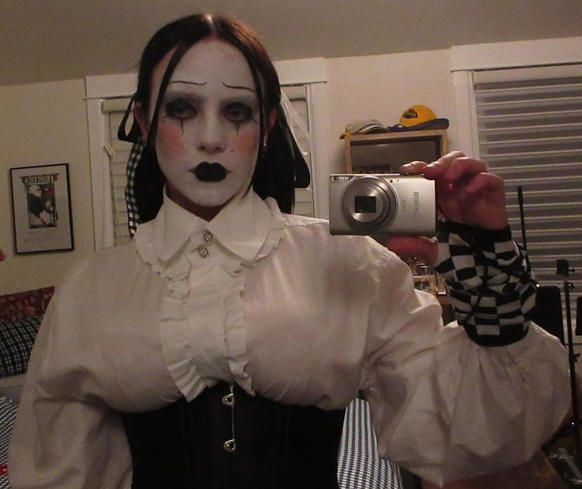 Billie Eilish went as a clown for Halloween.