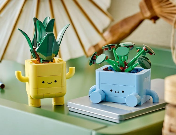 LEGO Botanicals Happy Plants (217 Pieces)