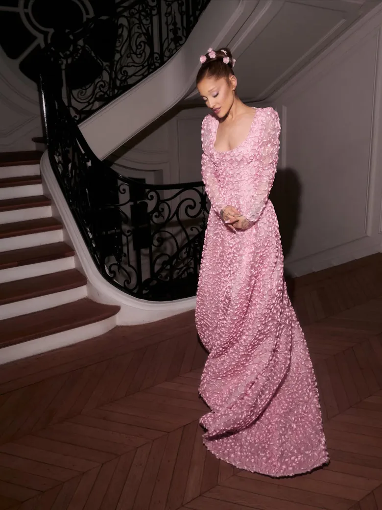 Ariana Grande's Final Glinda Gown Is a Piece of Couture History Ariana Grande's Final Glinda Gown Is a Piece of Couture History