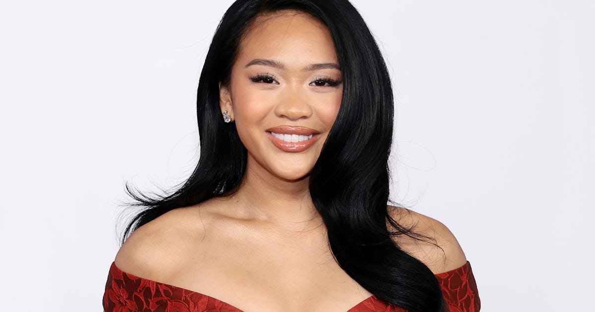 Suni Lee Has Her Blush & Bronzer Combo On Lock