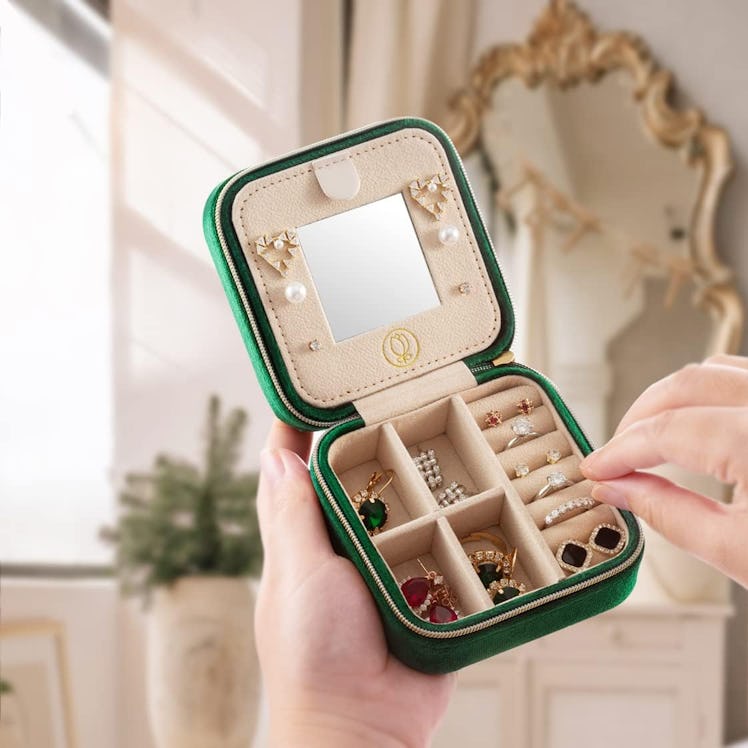 ZPROW Plush Velvet Travel Jewelry Case