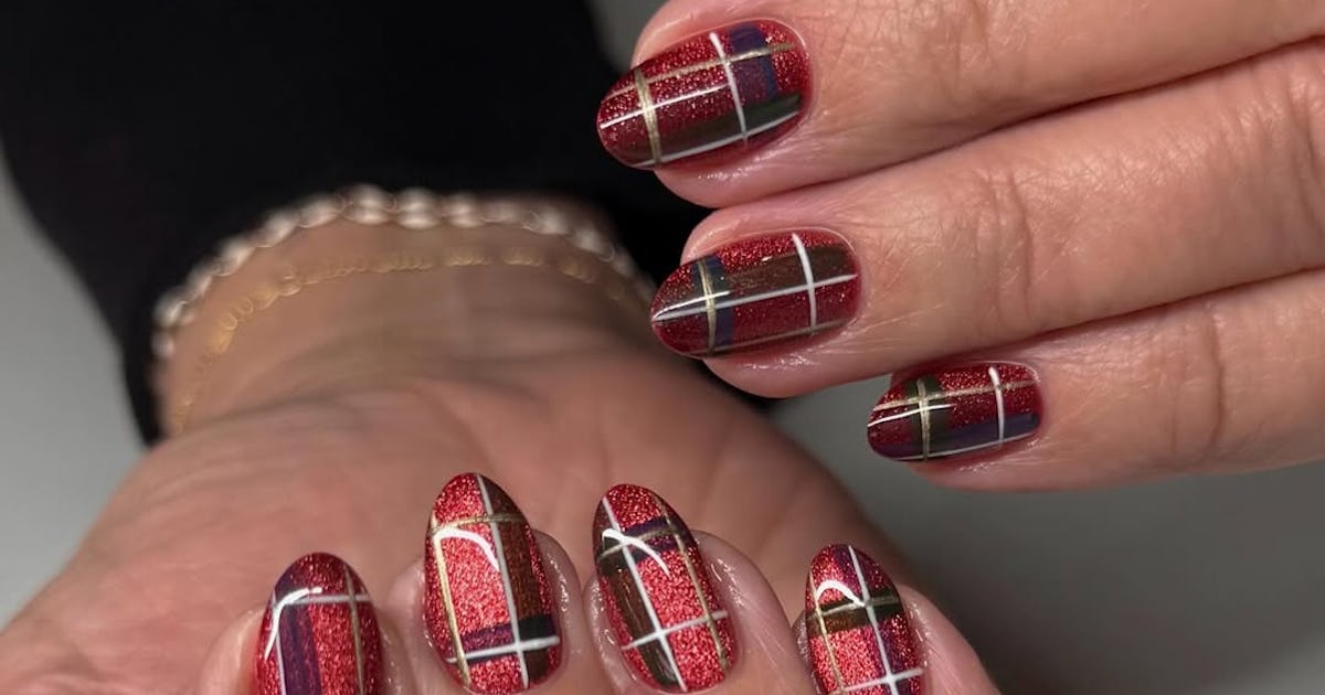 How To Get TikTok's "Ralph Lauren Christmas" Aesthetic Nails