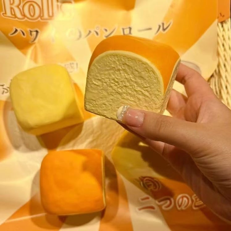 Generic Slow Rising Squishy Hawaiian Bun Set (2 Pieces)