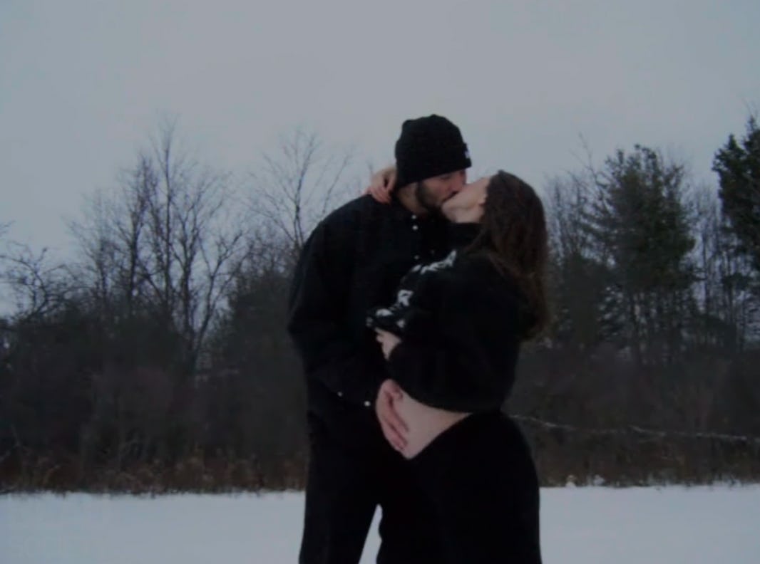 Josh Allen and Hailee Steinfeld announce their pregnancy news. Screenshot via Beau Society