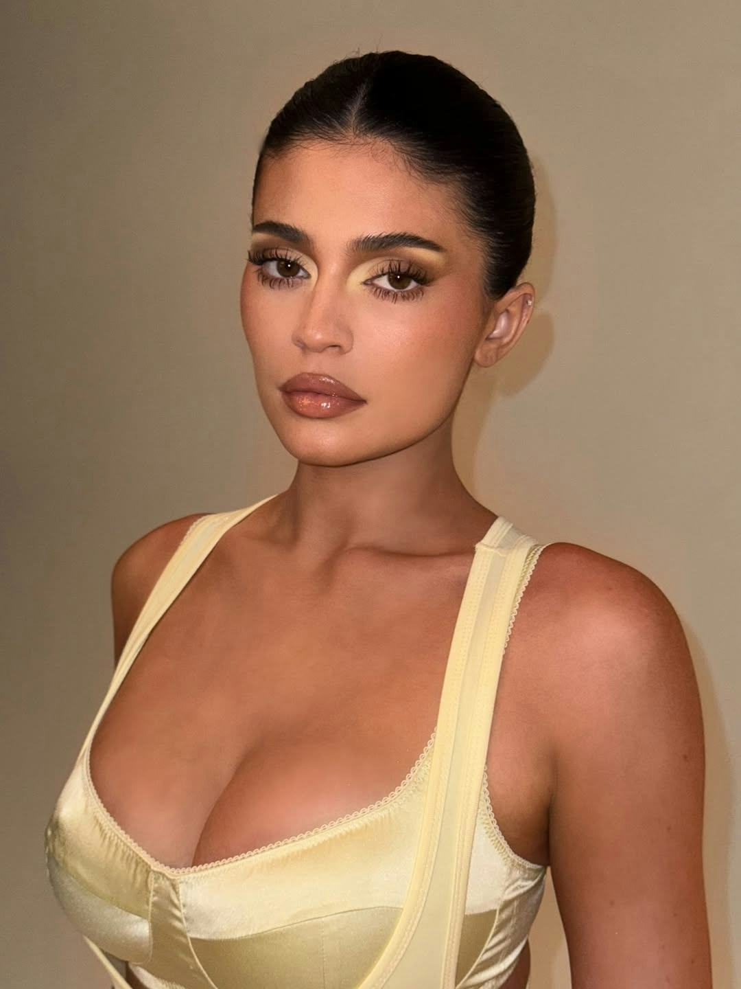 How to recreate Kylie Jenner's "butter glam" makeup.