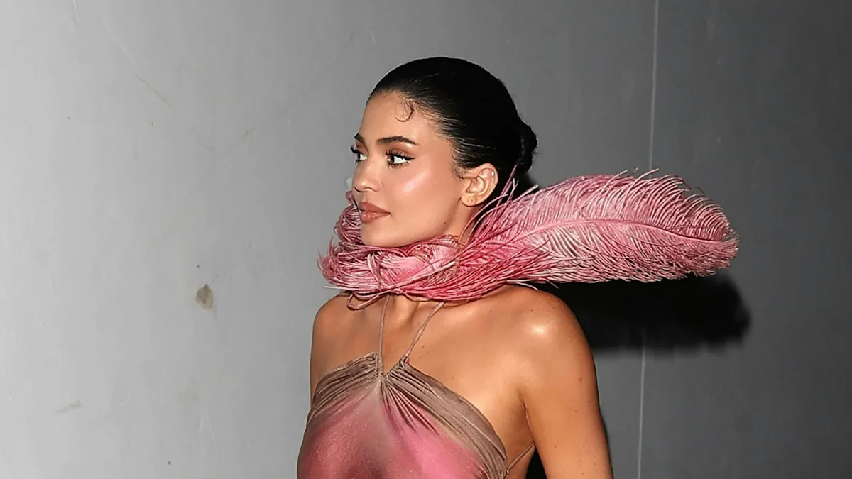 Kylie Jenner Goes Full Pink Flamingo Showgirl for the Holidays Kylie Jenner Goes Full Pink Flamingo Showgirl for the Holidays