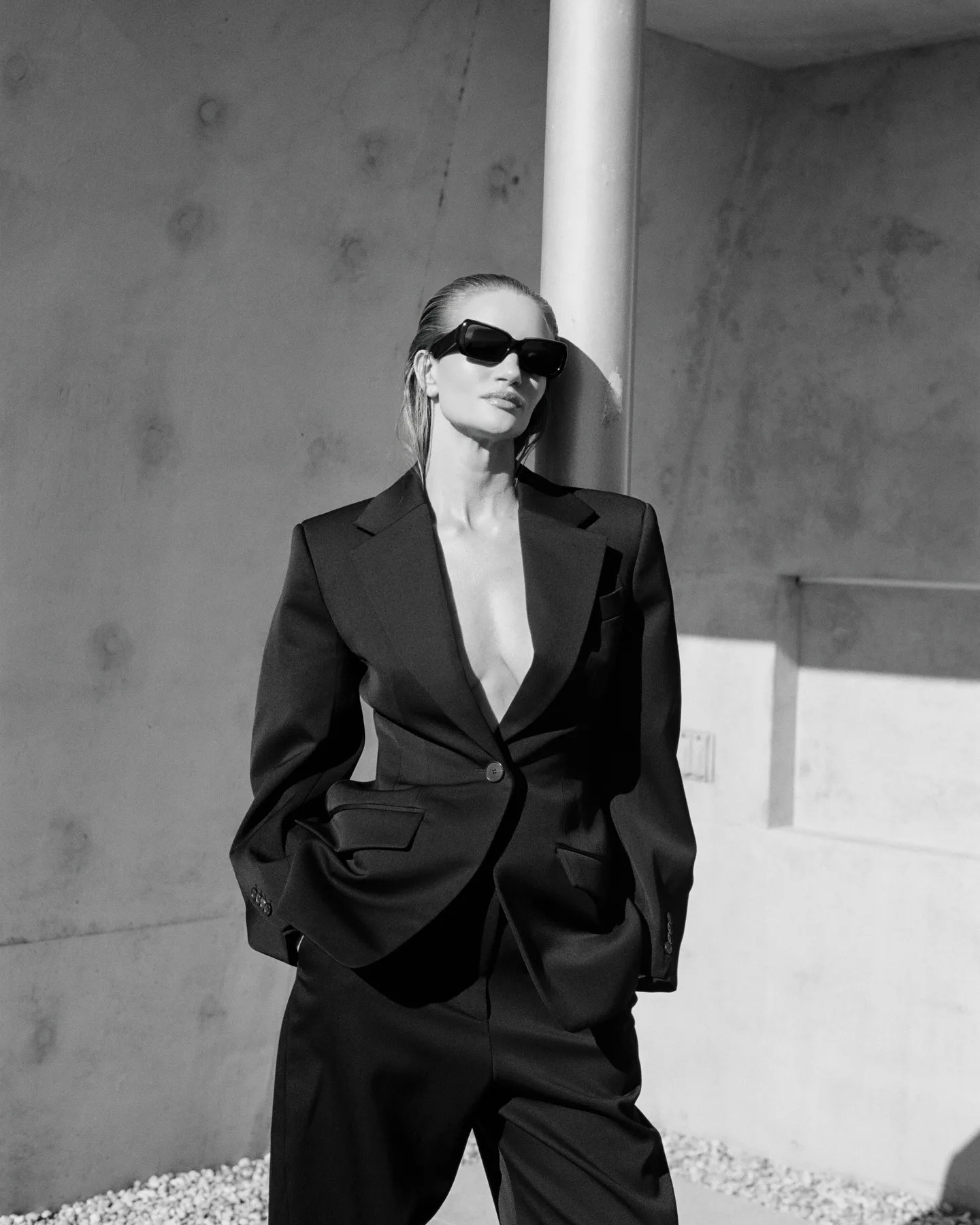 Rosie Huntington-Whiteley wears a sleek pantsuit sans bra. 