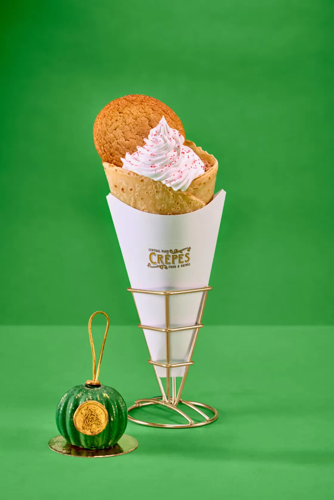 I Tried Universal's 2025 Holiday Treats (Snickerdoodle Crepe Included)