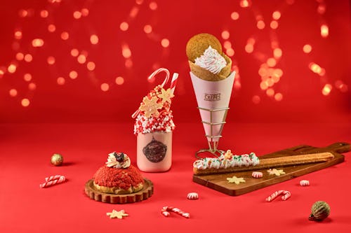 I Tried Universal's 2025 Holiday Treats (Snickerdoodle Crepe Included)