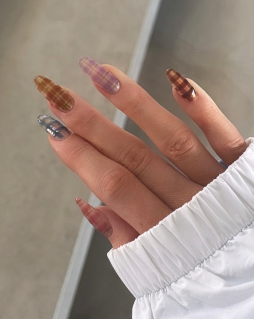 kylie jenner plaid nails