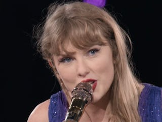 Taylor Swift's mom Andrea suggest the "Long Live" Eras Tour lyric change.