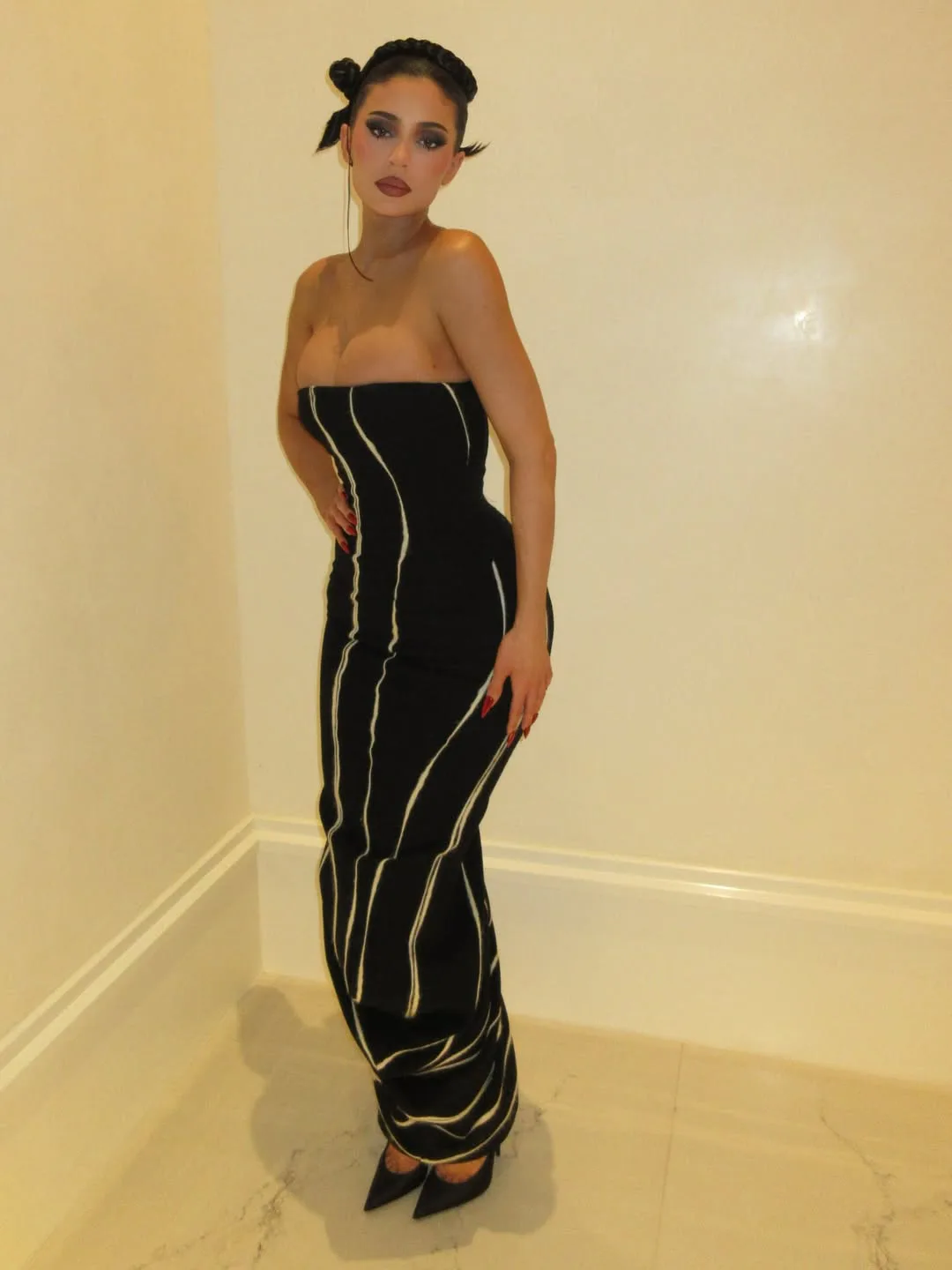 kardashian jenner christmas party dresses Kendall Jenner Wears Fitted Gown at Kardashian-Jenner 2024 Christmas Eve  Party
