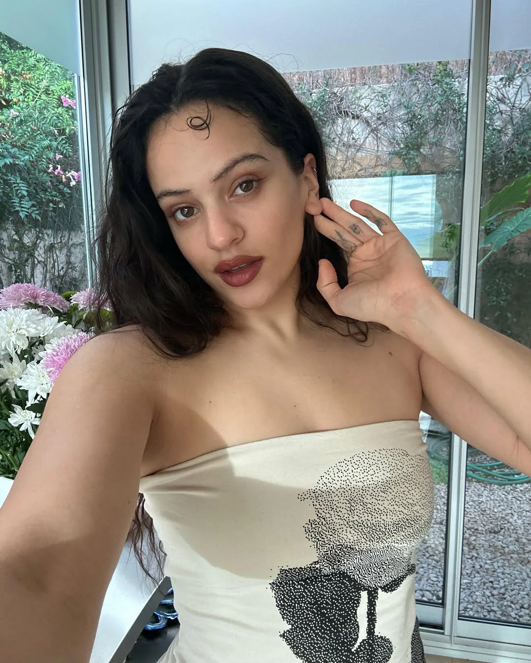 soft goth makeup trend