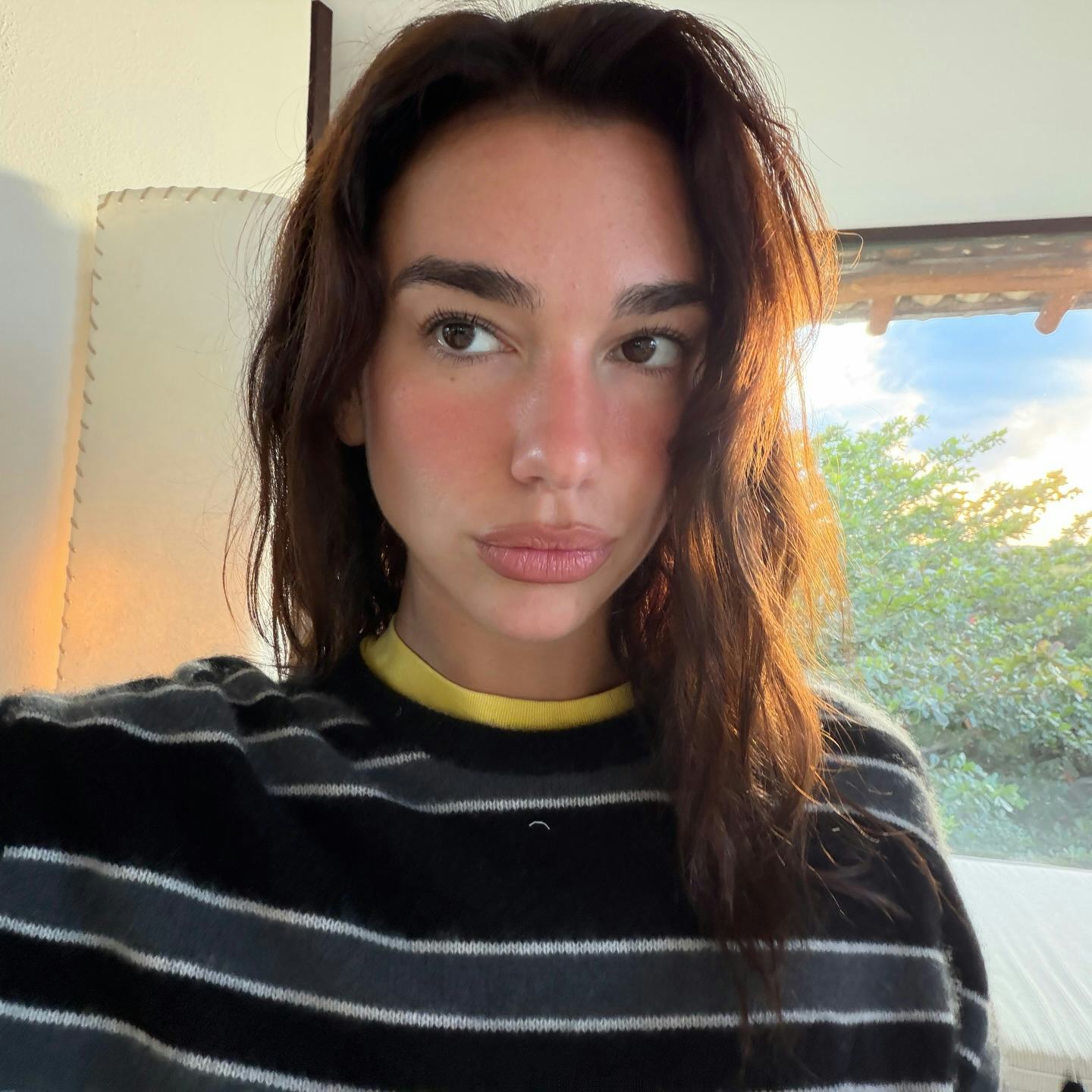 Dua Lipa with natural makeup in a selfie