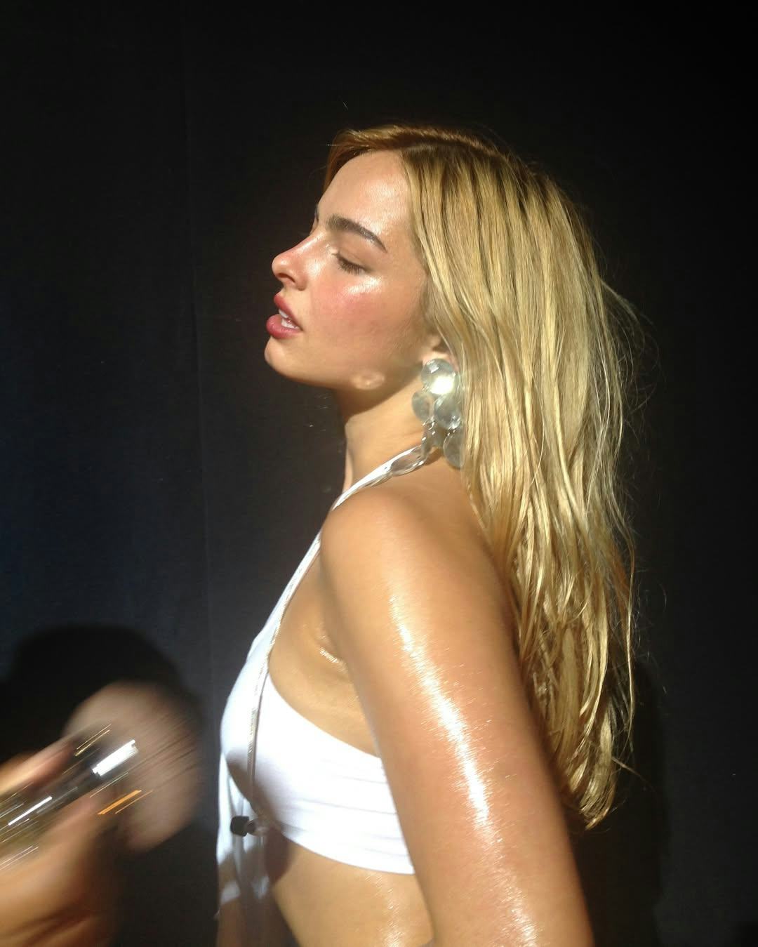 body glitter on addison rae