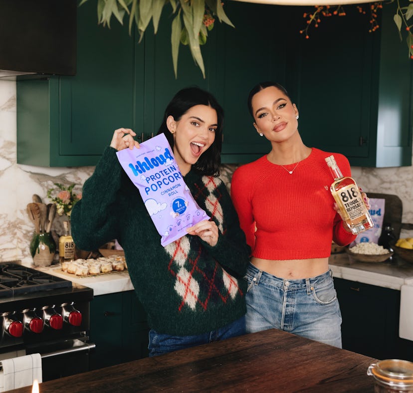 I tried Khloe Kardashian's new cinnamon roll Khloud popcorn.