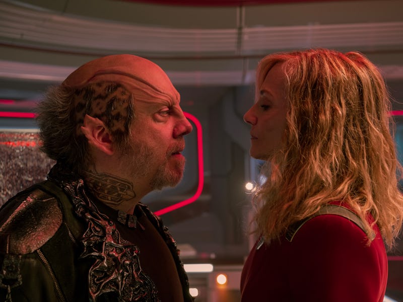 Paul Giamatti as Nus Braka and Holly Hunter as Chancellor Nahla Ake in season 1 , episode 1 of Star ...