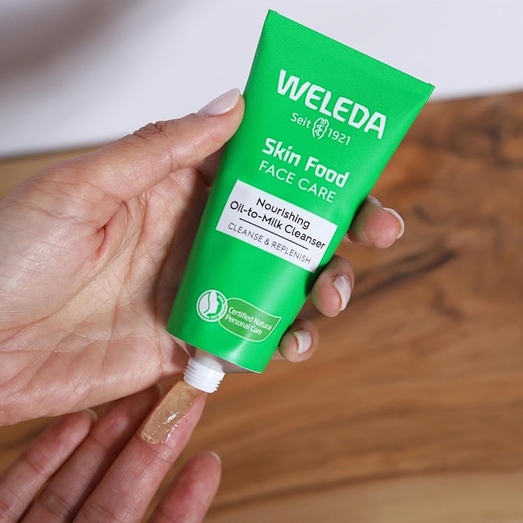 Weeda Skin Food Oil-to-Milk Cleanser