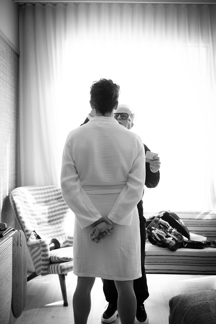 Michael Urie preps for the Critics Choice Awards by getting hair and makeup done by Peter de Oliveir…