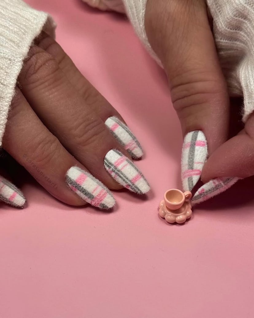 Fluffy nail trend