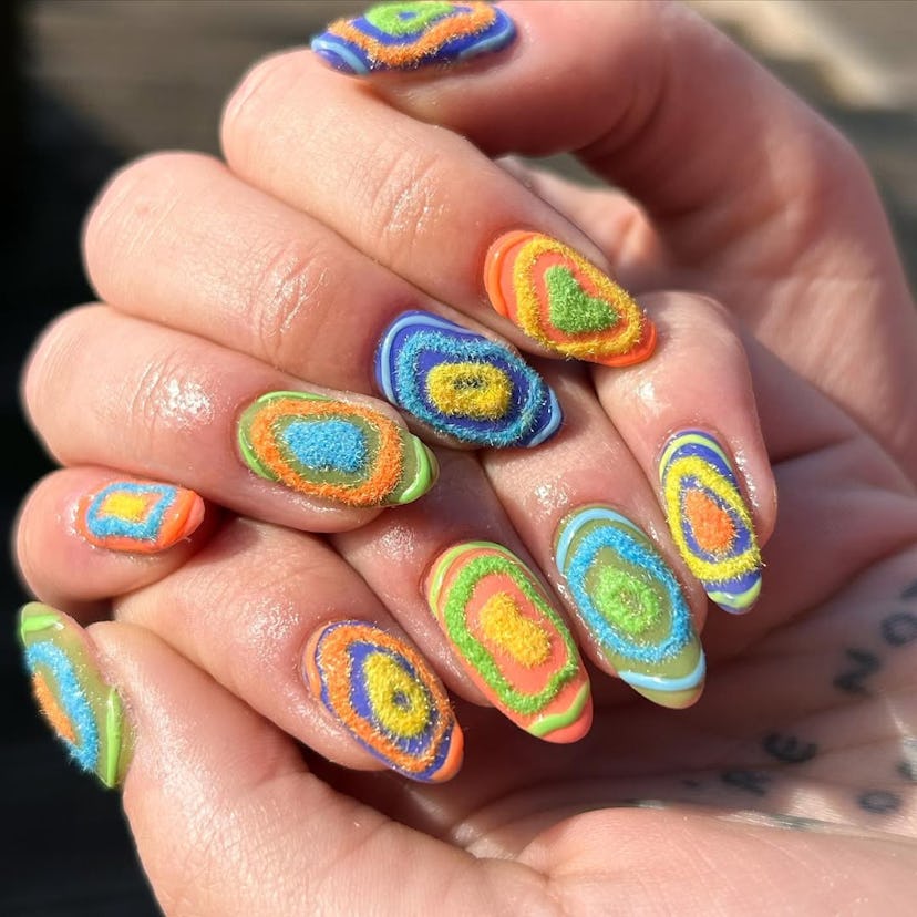 Fluffy nail trend