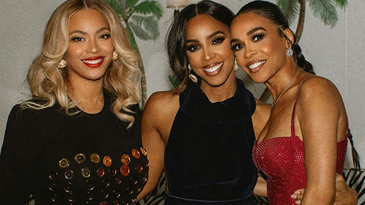 Beyonc Wears a Piece of Black Fashion History for a Destiny's Child Reunion Beyonc Wears a Piece of Black Fashion History for a Destiny's Child Reunion