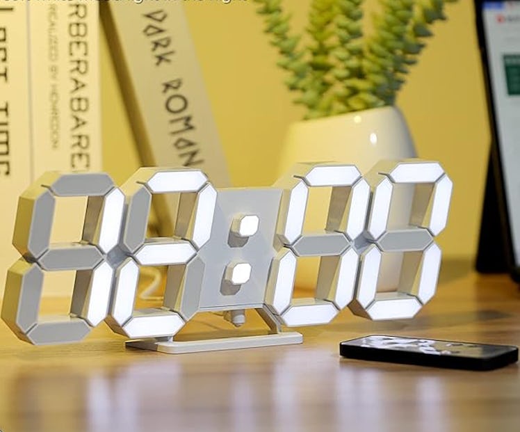 KOSUMOSU Digital Wall Clock 