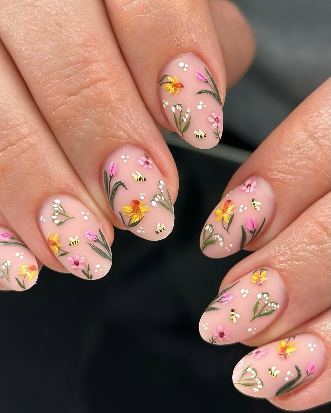 Medium Nail Florals Shine in 2025