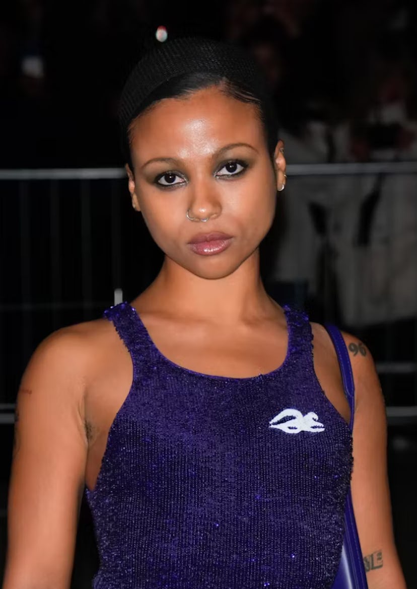 Нью -Йорк, штат Нью -Йорк - 10 февраля: Myha'la Herrold прибывает на модную шоу Тори Берч 10 февраля ...