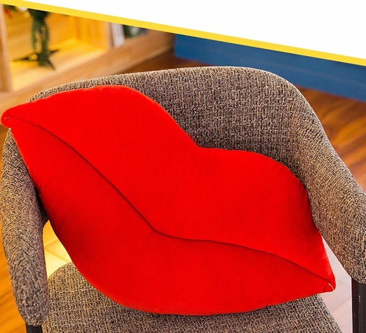 LEVINIS Red Lip-Shape Throw Pillow