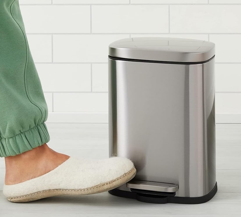 Amazon Basics Smudge-Resistant 1.3 Gallon Trash Can