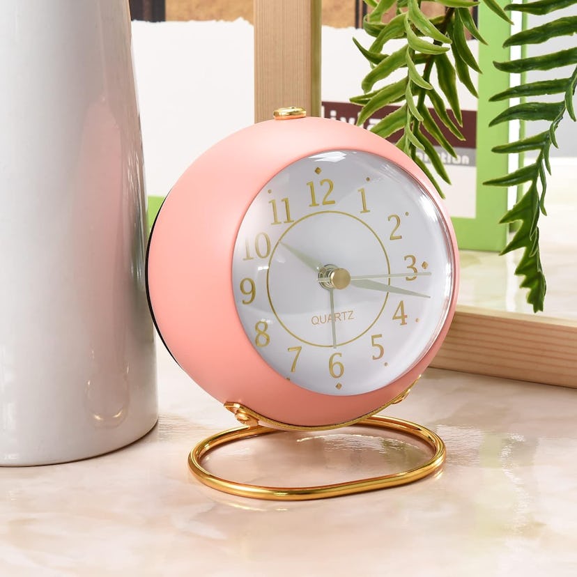 Tetino Retro Backlit Alarm Clock