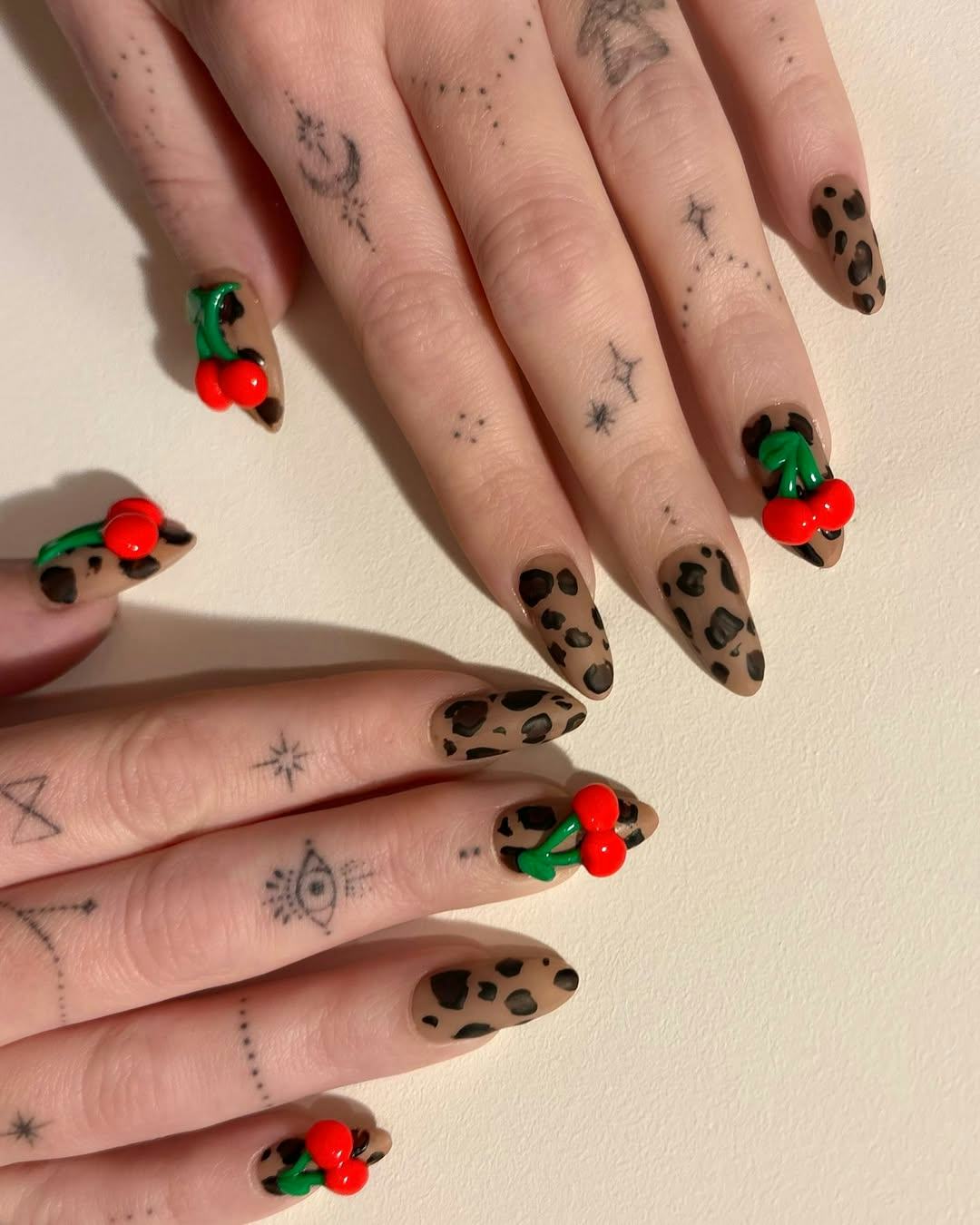 Photo of leopard print 3D nail set