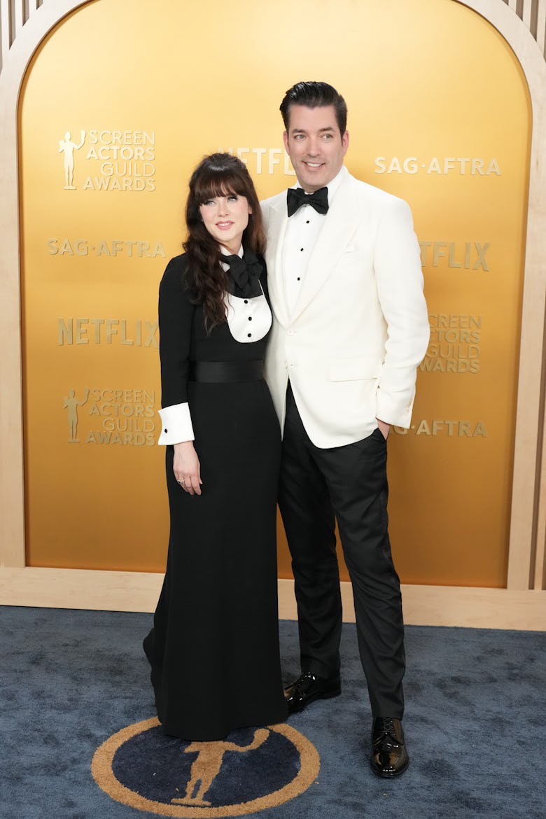 Zooey Deschanel and Jonathan Scott attend the 31st Annual Screen Actors Guild Awards at Shrine Audit...