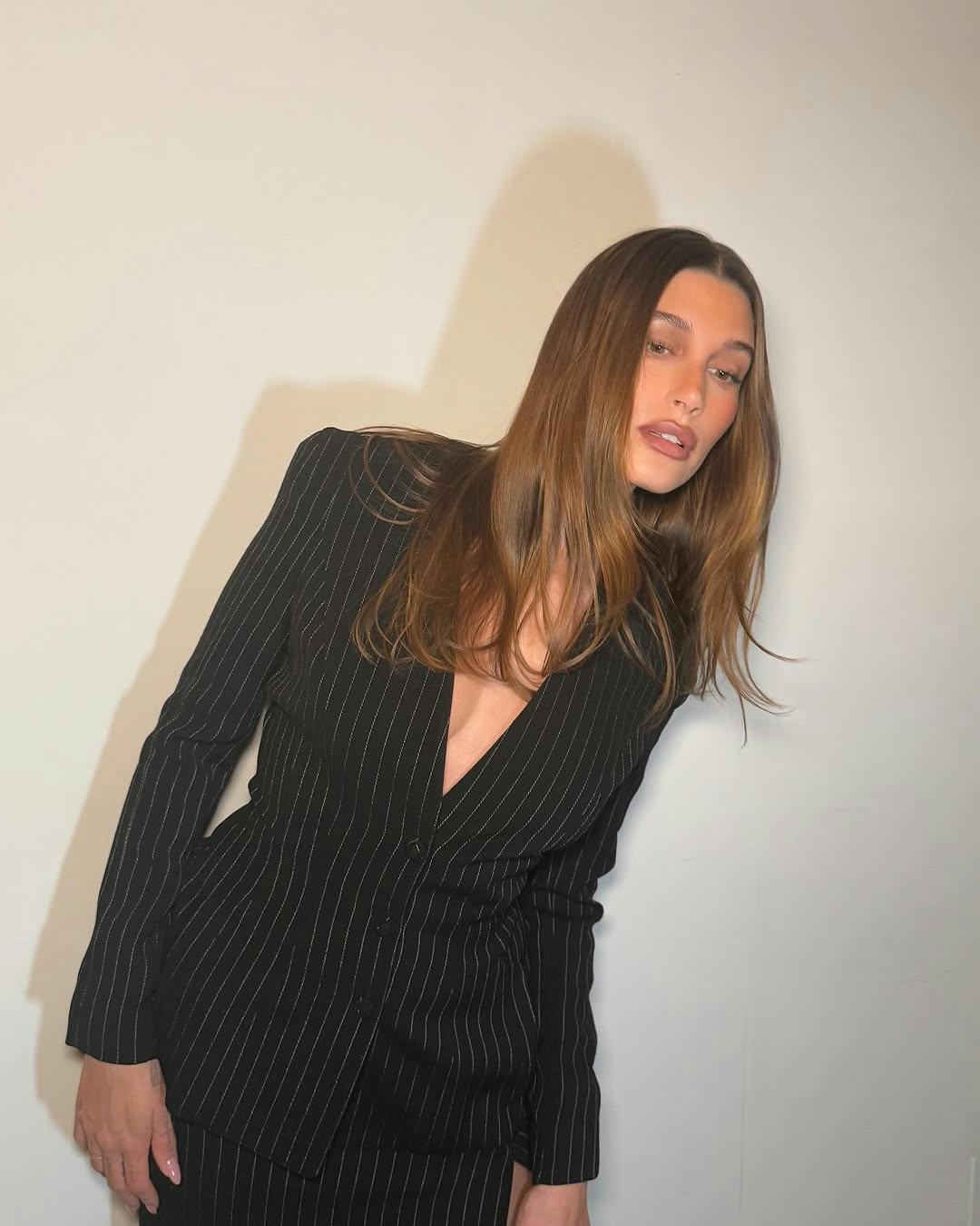 Hailey Bieber in bronzed blonde hair.