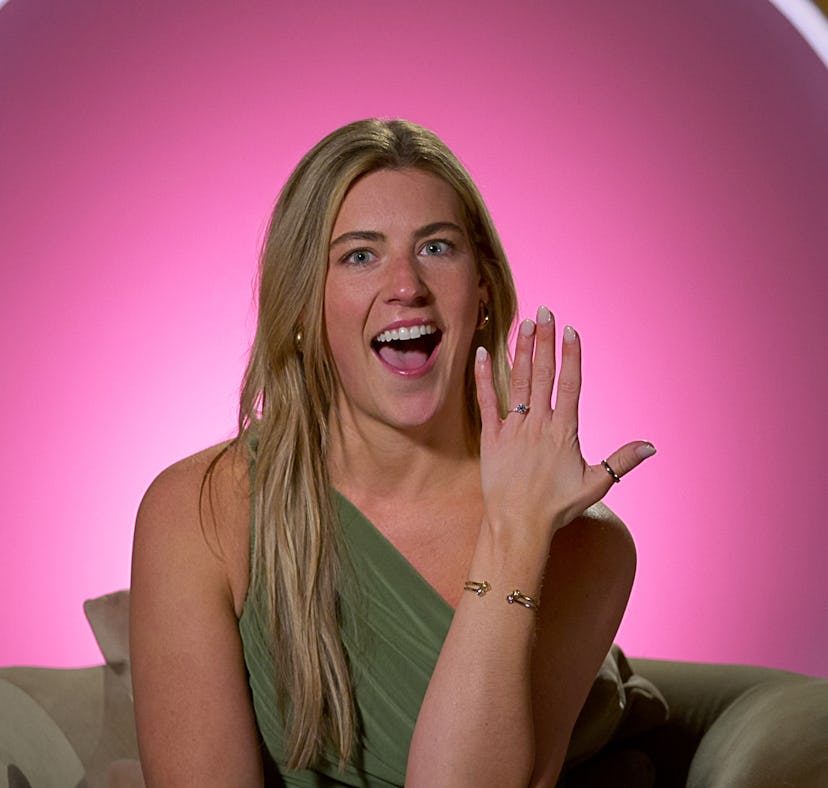 Sara reveals she had a relationship with Joey in the 'Love Is Blind' Season 8 pods.