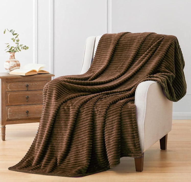 Vessia Fleece Throw Blanket