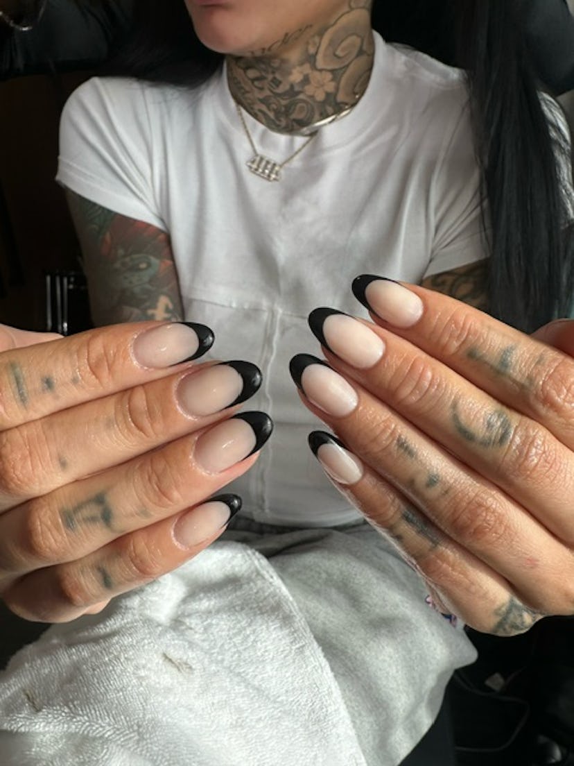 Kehlani’s black french tip nails at the grammys