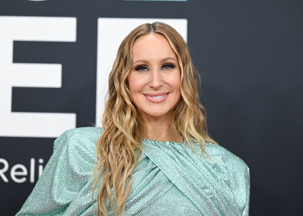 Nikki Glaser S Grammys 2025 Glam Featured The Perfect Cat Eye Gettyimages 2196822096