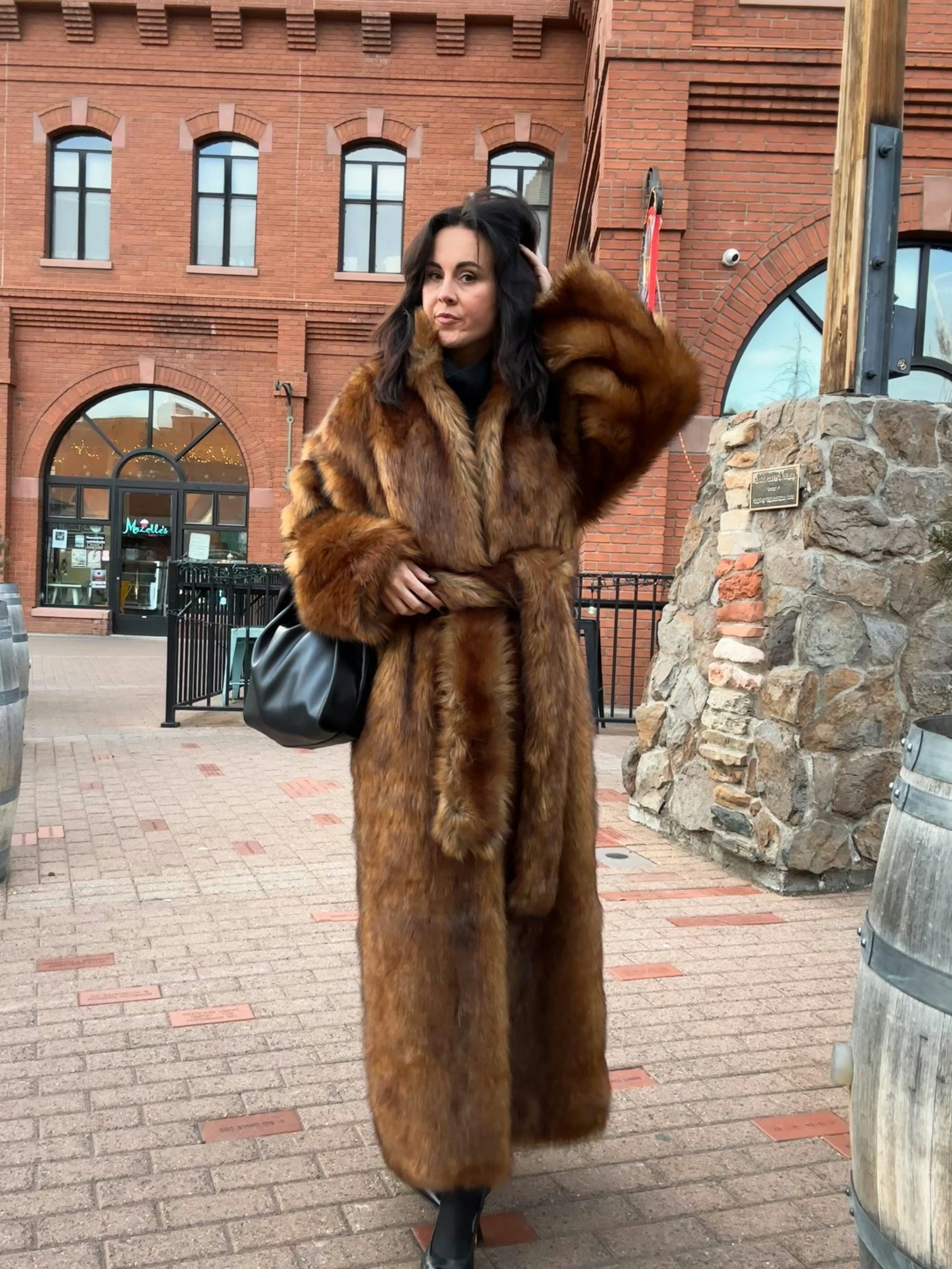 KYLIE VEGAN FUR COAT  ゴージャスなＪＫ I Tried Kylie Jenner's Khy Faux Fur Coat In Winter Weather