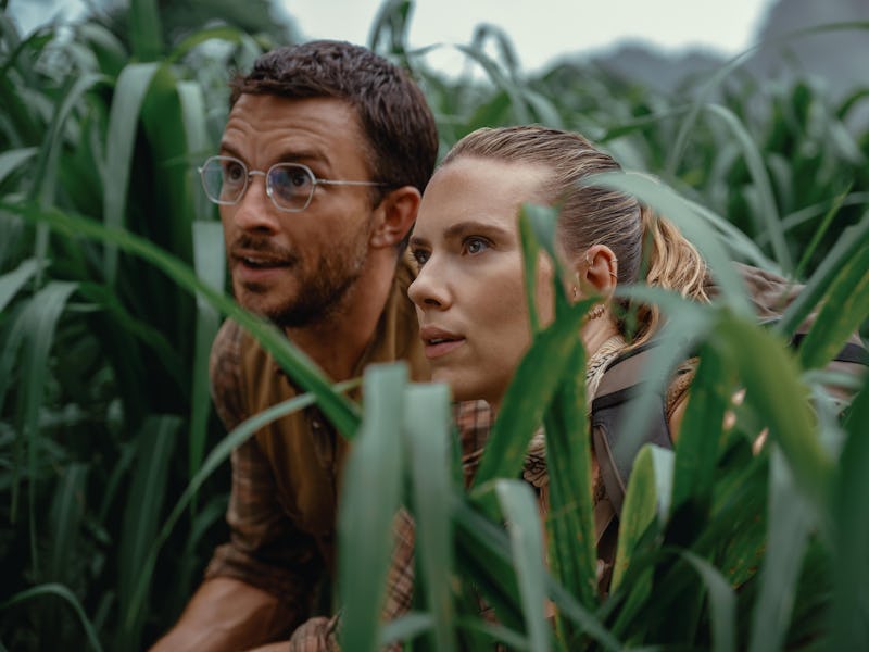 Jonathan Bailey and Scarlett Johansson in Jurassic World Rebirth