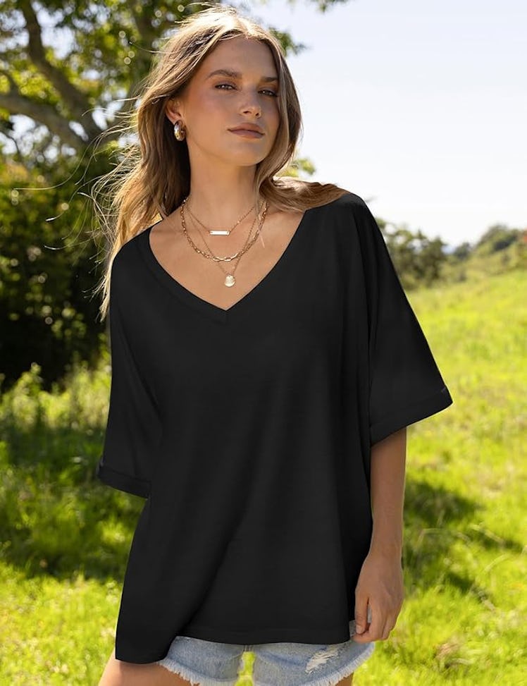 UEU Oversized V-Neck Tee