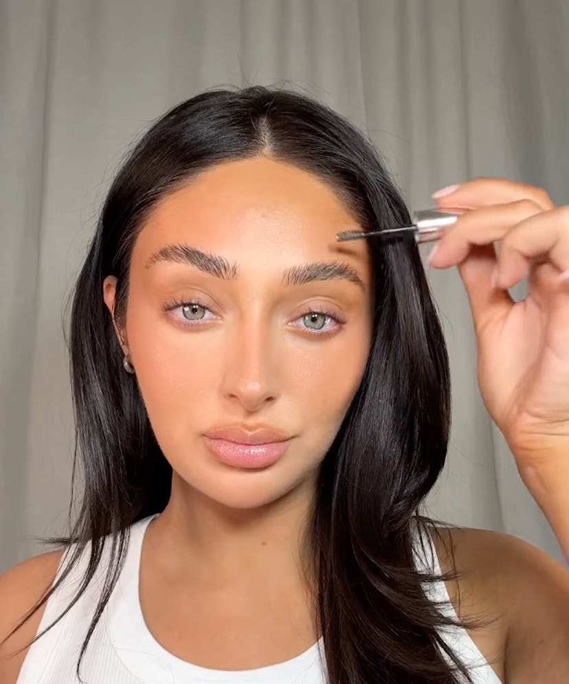 Makeup artist Vanessa Stern in a tutorial for the demi method.