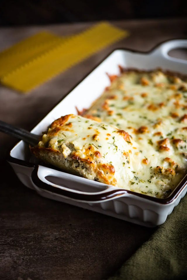 White Chicken and Spinach Lasagna, an option for easy ground chicken recipes.