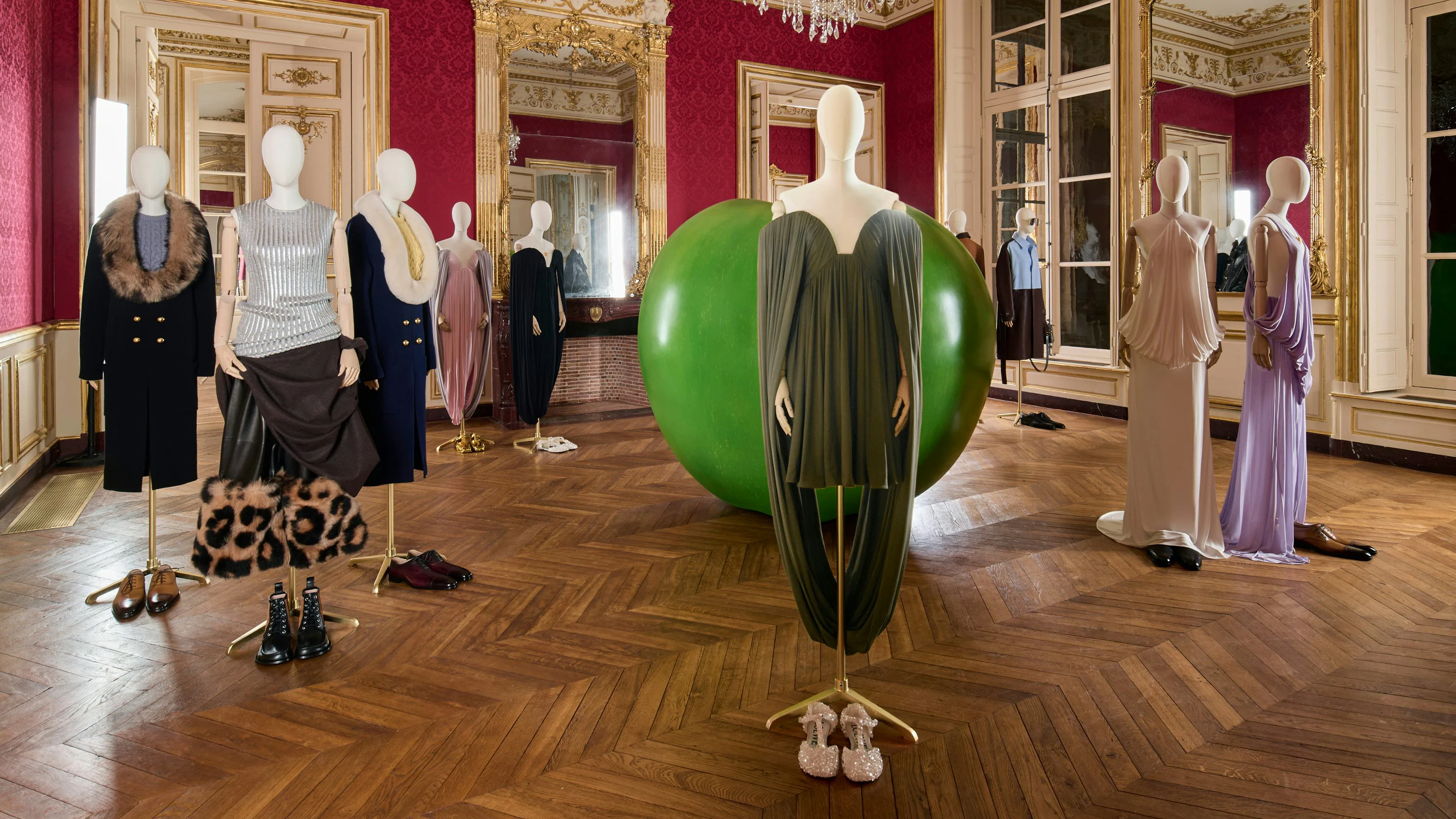 Loewe Fall 2025 Brings the Jonathan Anderson Era Full Circle