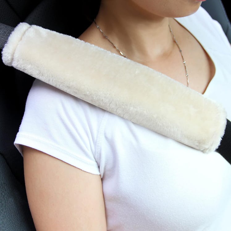 Amooca Soft Faux Fur Universal Fit Seatbelt Cover